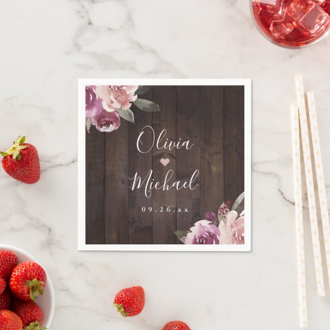 Serviette En Papier Mariage de bois rustique mauve et mûrier (En situation)