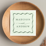 Serviette En Papier Mariage de cadre vert moderne<br><div class="desc">Ajoutez une touche élégante à votre réception de mariage, à votre dîner de répétition, à votre soirée de fiançailles ou à votre wedding shower avec ces serviettes de mariage Modern Green Wavy Frame. Les serviettes mariages rétro affichent les noms du couple en lettres vert gras entourées d'une bordure verte ondulée...</div>