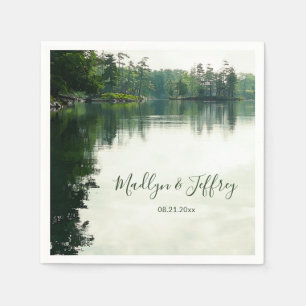 Serviette En Papier Mariage de reflet evergreens au bord du lac rustiq