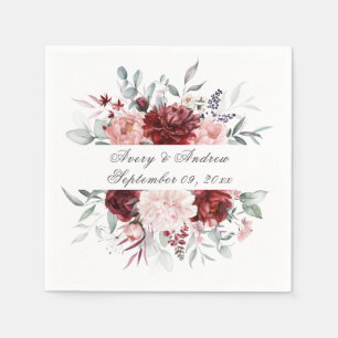 Serviette En Papier Mariage de script personnalisé rose bordeaux servi