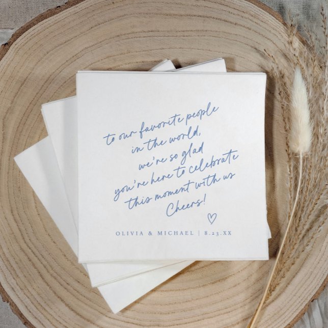 Serviette En Papier Mariage de style note d'amour manuscrite bleue (Blue love note wedding napkin with handwritten note, heart, and modern script design.)