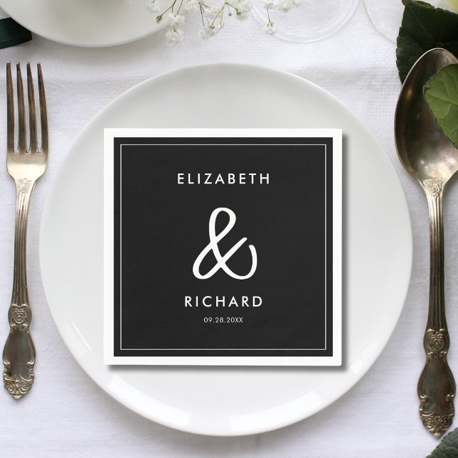 Serviette En Papier Mariage Élégant et Moderne Noir et Blanc (Elegant modern black and white wedding napkins add style while elevating your reception tables)