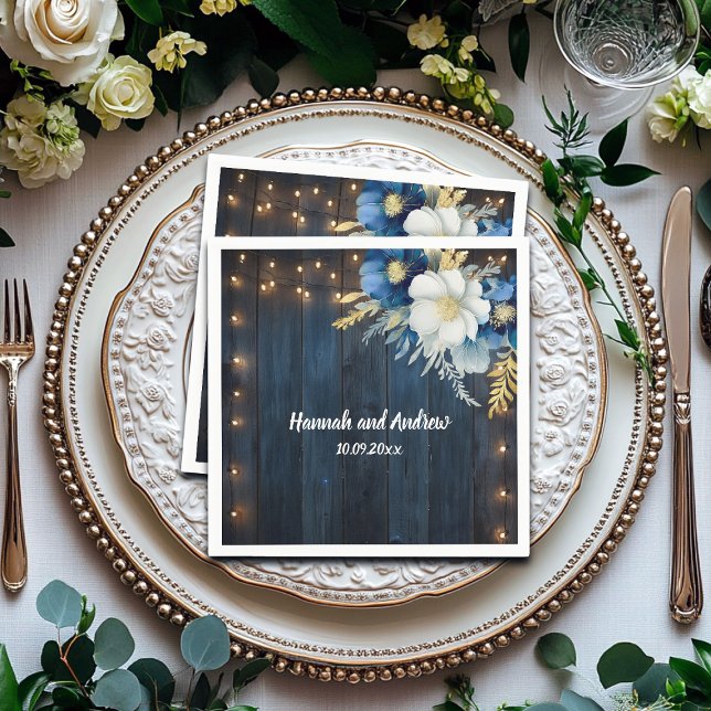 Serviette En Papier Mariage Floral blanc en bois bleu rustique (Créateur téléchargé)