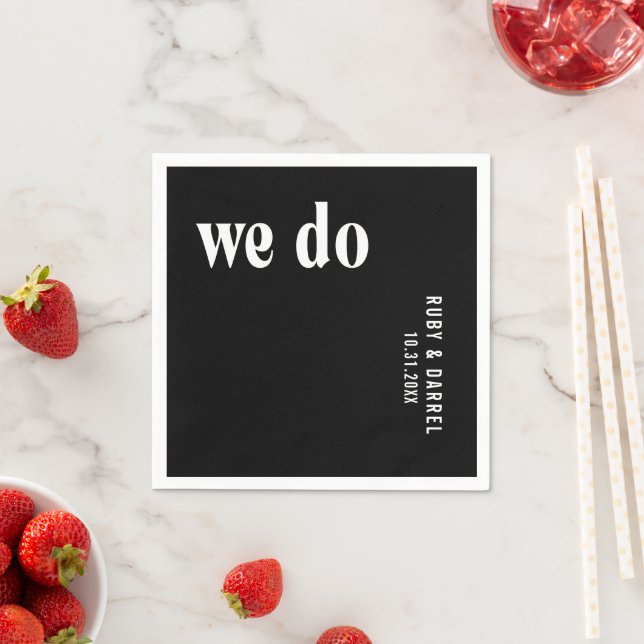 Serviette En Papier Mariage Moderne Noir Rubis (En situation)