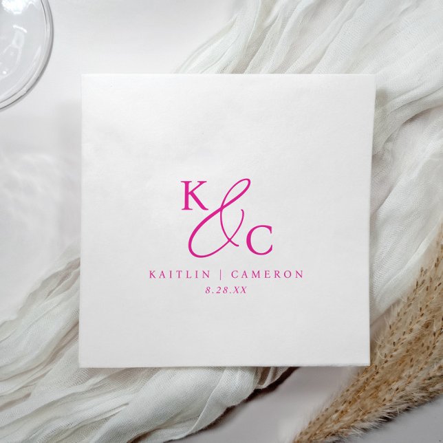Serviette En Papier Mariage Moderne Simple Monogram Magenta Rose (Magenta pink wedding napkins with monogram initials in elegant modern minimalist typography)