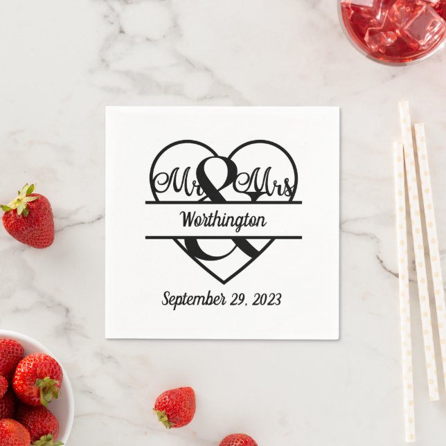 Serviette En Papier Mariage Monogramme Nom Date Cœur (En situation)