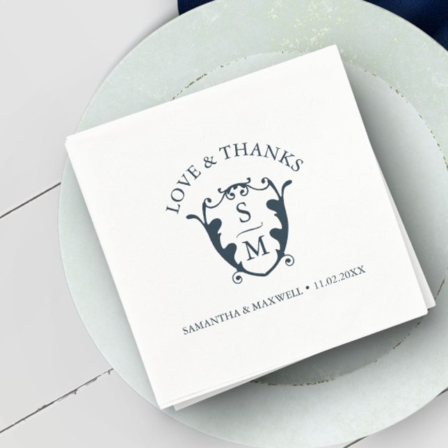 Serviette En Papier Mariage Napkins Modèle Monogramme personnalisé Cre (Monogram wedding napkins blue initials and crest art by Victoria Grigaliunas of Do Tell A Belle)