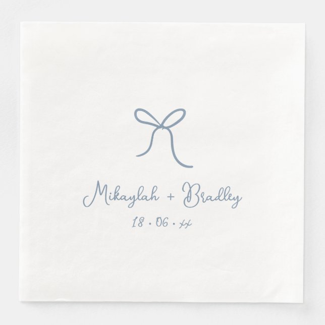 Serviette En Papier Mariage personnalisé Dusty Blue Whimsical Bow (Devant)