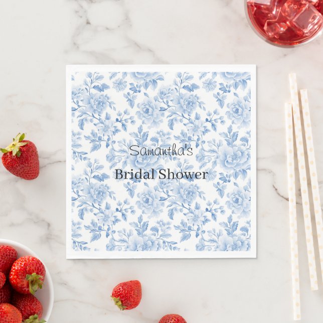 Serviette En Papier Mariage Romantique Fleurs Bleues et Blanches (En situation)