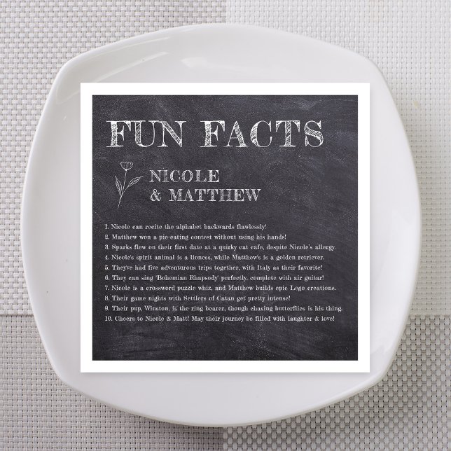 Serviette En Papier Mariage Rustique avec Faits Amusants sur Tableau N (Rustic Chalkboard Fun Facts Personalized Wedding Napkins)