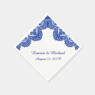 Serviette En Papier Marine Blue Faux Lace sur Mariage blanc