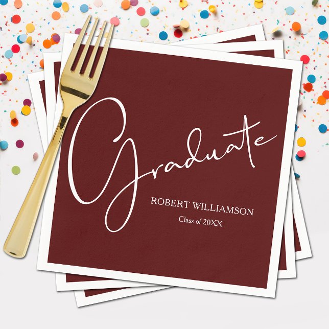 Serviette En Papier Maroon de graduation de script moderne (Modern white script on dark maroon graduation party napkins, paper plates in our store)