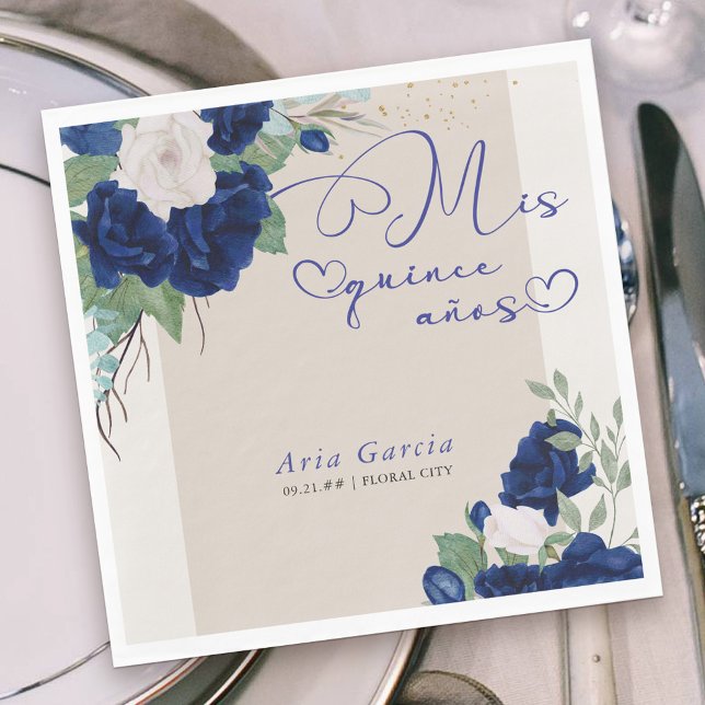 Serviette En Papier Mis Quince Anos Royal Blue Floral Quinceanera (Mis Quince Anos party napkins with sweet calligraphy and gorgeous blue and ivory rose blooms)
