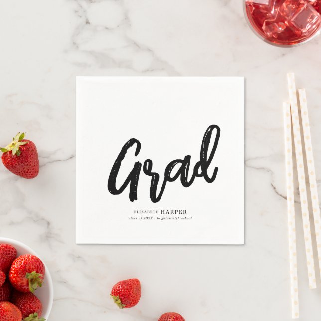 Serviette En Papier Modern Grad Brush Script Graduation  (En situation)