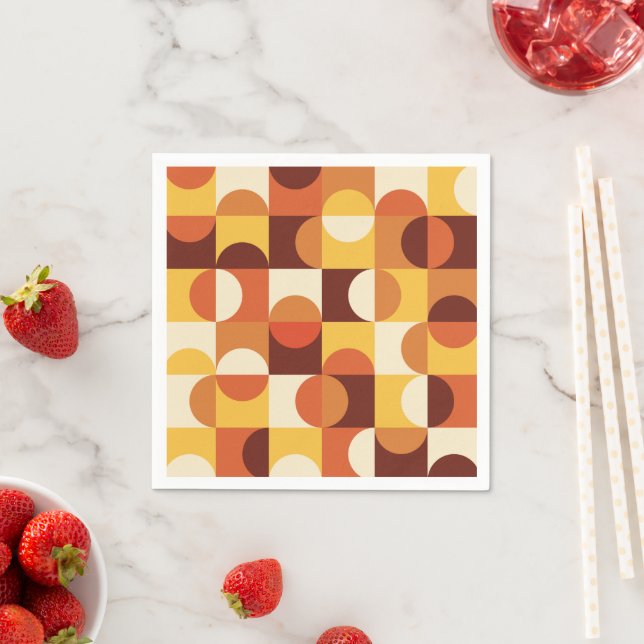 Serviette En Papier Moderne de milieu de siècle Demi-cercles Jaune et  (En situation)