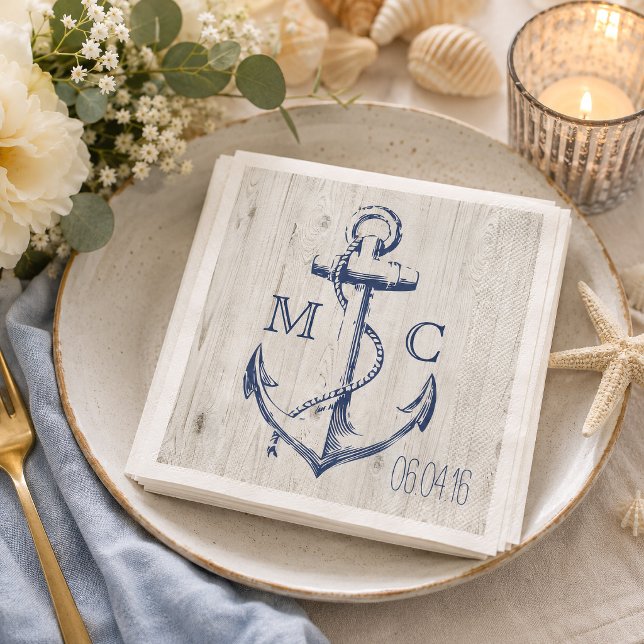 Serviette En Papier Monogramme en bois rustique avec ancre blanche mar (Complete your nautical wedding reception with these rustic anchor nautical wedding napkins.)