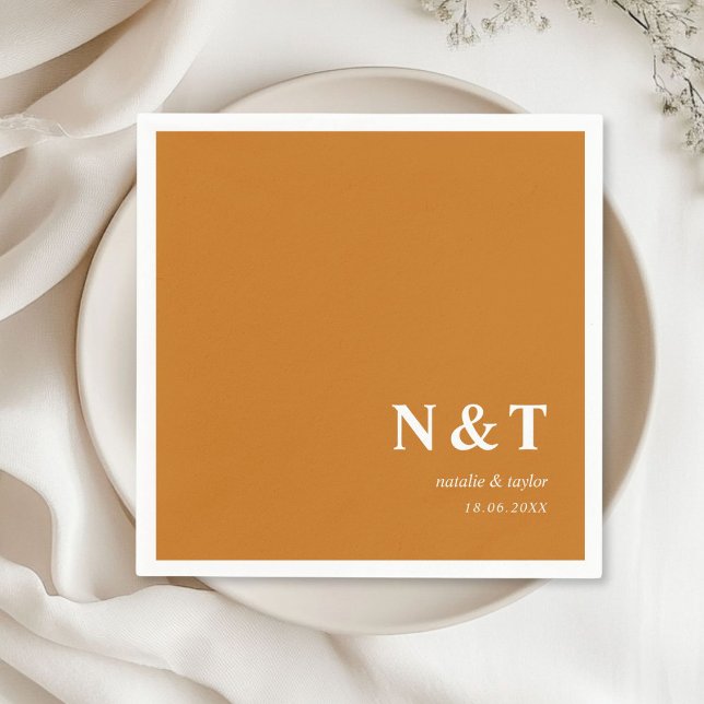 Serviette En Papier monogramme orange-brun (Monogram, modern, simple, elegant orange-brown napkins, with your names and date.)