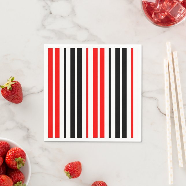 Serviette En Papier Motif de rayures rouges noires et blanches  (En situation)