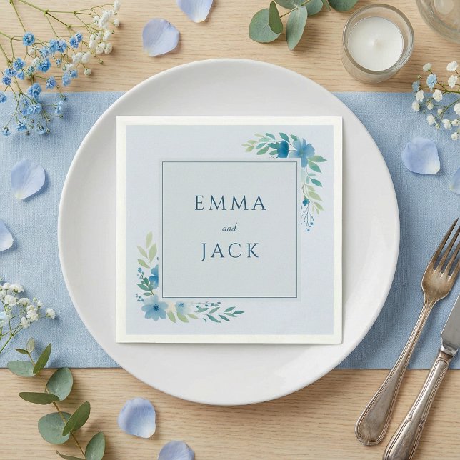 Serviette En Papier Noms de verdure bleue élégants mariage (Elegant blue greenery names wedding napkins.)
