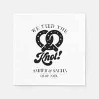 Nous avons noué le nœud de mariage de bretzel
