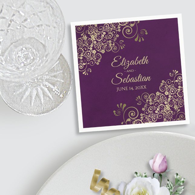 Serviette En Papier Ornate Gold Filigree Elegant Plum Purple Mariage (In Situ with Plate)