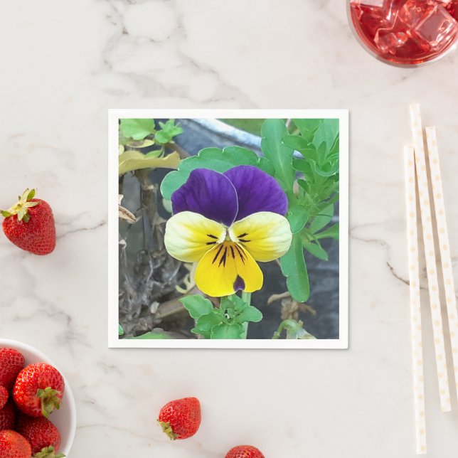 Serviette En Papier Papier à pâte violet et jaune (En situation)