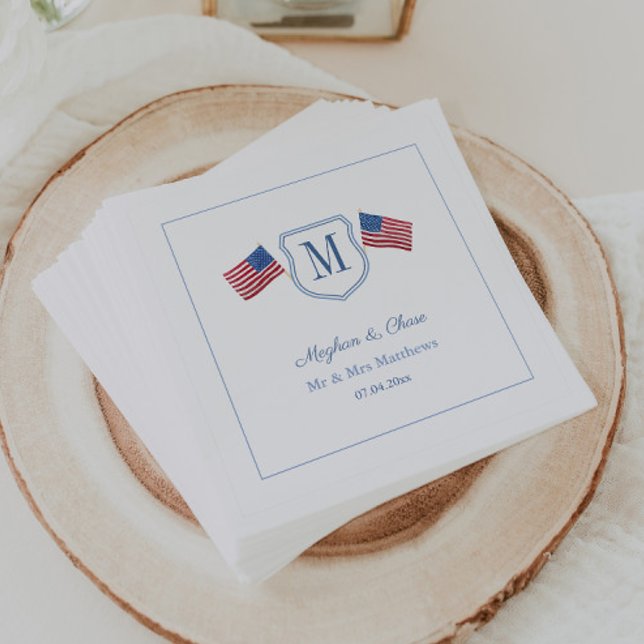 Serviette En Papier Patriotique Monogramme Mariage Crest USA Fête des  (Patriotic wedding napkins with a ,monogram couples crest and twin USA flags)