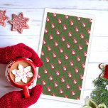 Serviette En Papier Patters de Snowman<br><div class="desc">This Christmas holiday napkin design a tiled photograph of a red and green stocking with an adorable snowman dressed in a seasonal plaid scarf and hat set over a green background. Click customize to add text in a typeface style, color and size you prefer. Le design est donc available in...</div>
