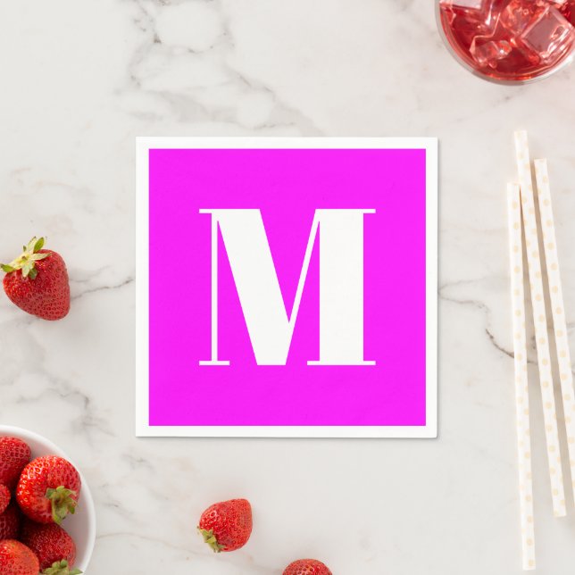 Serviette En Papier Personnaliser monogramme magenta initial blanc (En situation)