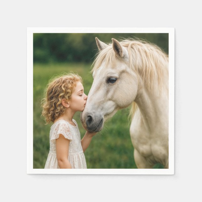 Serviette En Papier Petite Fille Embrassant Son Cheval (Devant)