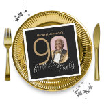 Serviette En Papier Photo 90th Birthday Gold Black Elegant Custom<br><div class="desc">Photo 90th Birthday Gold Black Elegant Custom Napkins. Elevez votre célébration de jalon avec une conception d'invitation qui incarne une élégance sobre et un minimalisme chic. Notre thème noir et or exhale le raffinement, créant une atmosphère raffinée pour votre journée spéciale. La fonction photo personnalisée ajoute une touche personnalisée, assurant...</div>