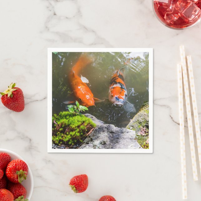 Serviette En Papier Poisson Koi dans un étang (En situation)