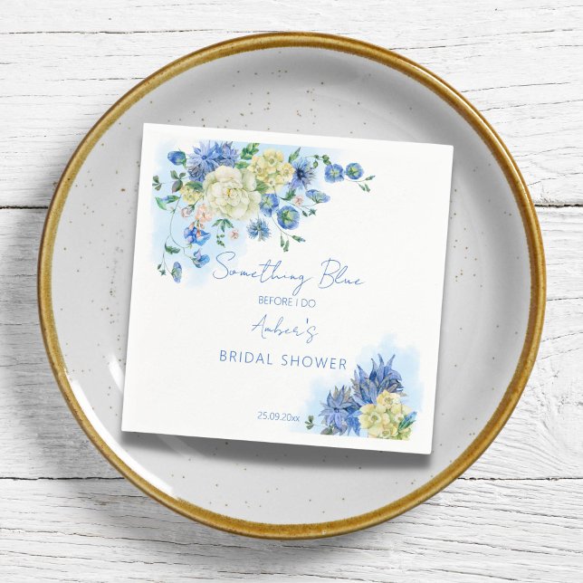 Serviette En Papier Quelque chose de bleu avant que je fasse la douche (Something blue before I do bridal shower personalized napkins delicate dusty blue flowers botanical)