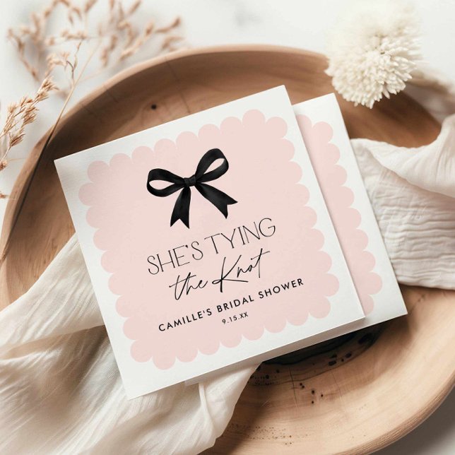 Serviette En Papier Rose Elle noue la Fête des mariées de savoir (Pink She's Tying the Knot Bridal Shower Napkins)