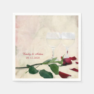 Serviette En Papier rose rouge et verre à vin