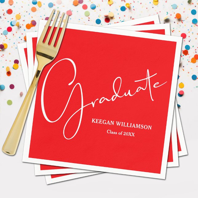 Serviette En Papier Rouge de graduation de script moderne (Modern white script on red  graduation party napkins, paper plates in our store)