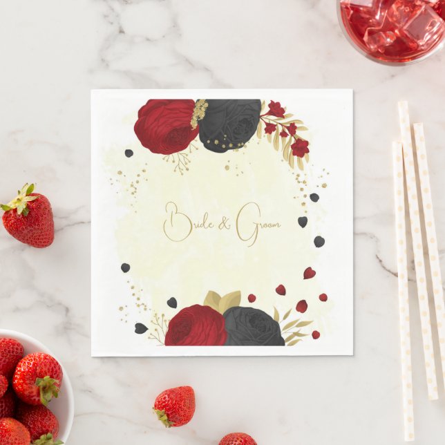 Serviette En Papier rouge foncé et fleurs noires or mariage (En situation)