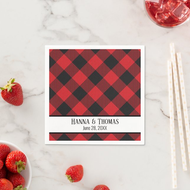 Serviette En Papier Rouge noir Buffalo Plaid Russe Mariage (En situation)