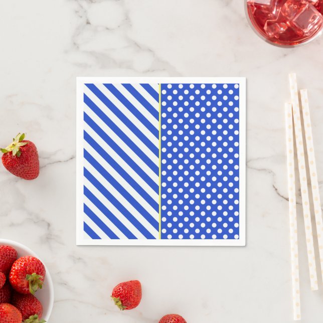 Serviette En Papier Royal Blue Polka Dots and Stripes by STaylor (En situation)