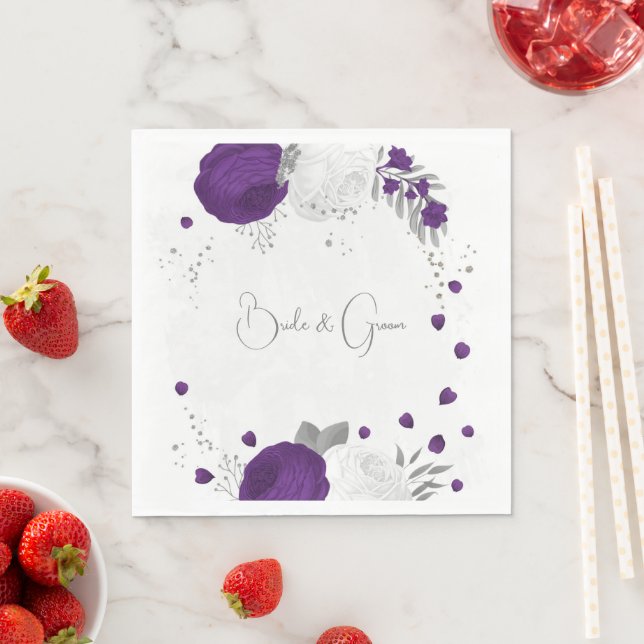 Serviette En Papier royal violet & fleurs blanches argent mariage (En situation)