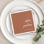 Serviette En Papier Script minimaliste moderne | Mariage en terre cuit<br><div class="desc">Ces serviettes mariages élégantes et minimalistes sont dotées d'une typographie de script moderne et d'un texte sans serif propre,  pour un design en terre cuite simple et élégant que vous aimerez.</div>