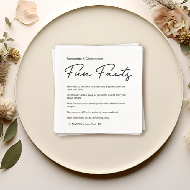Serviette En Papier Script moderne Fun Facts Mariage personnalisé (Fun facts modern, black and white, Custom wedding napkins)