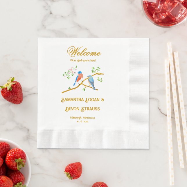 Serviette En Papier Serviettes de mariage blanches aux oiseaux bleus (En situation)