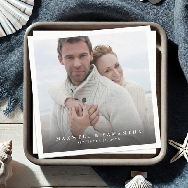 Serviette En Papier Serviettes de mariage élégantes photo moderne (Wedding napkins personalized with your photo, names and wedding date. )