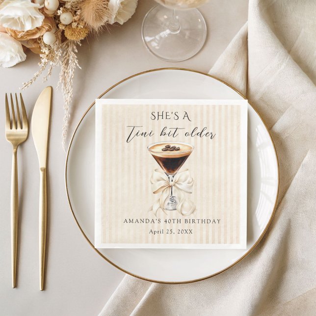 Serviette En Papier She's a Tini Bit Older Espresso Martini Birthday (She's a tini bit older espresso martini birthday party napkin)