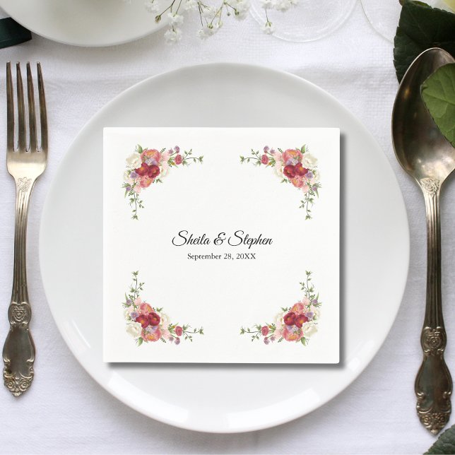 Serviette En Papier Simple Élégant Mariage Floral Blanc Rouge (Simple elegant white and red floral wedding napkins add romantic charm to your celebration tables)
