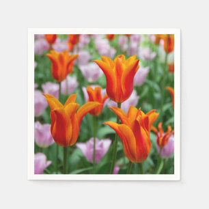 Serviette En Papier Tulipes orange vif dans le parc