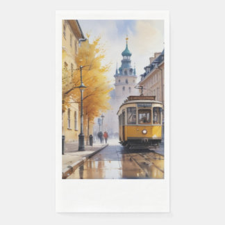 Serviette En Papier Un tramway longe une rue d'automne