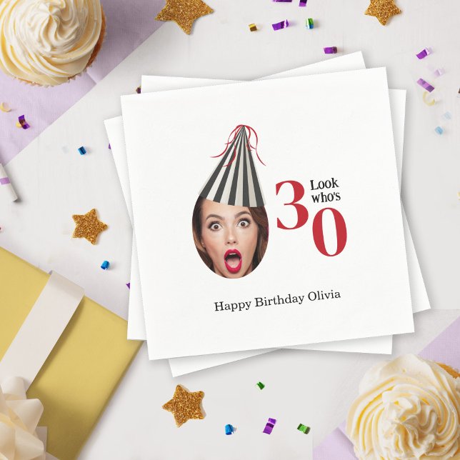 Serviette En Papier Votre photo avec Casquette de fête Amusez 30e anni (Créateur téléchargé)