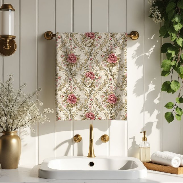 Serviette Pastel Romantique Inspirée de l'Ère Vict (Romantic Pastel Towel Victorian-Inspired Bathroom)